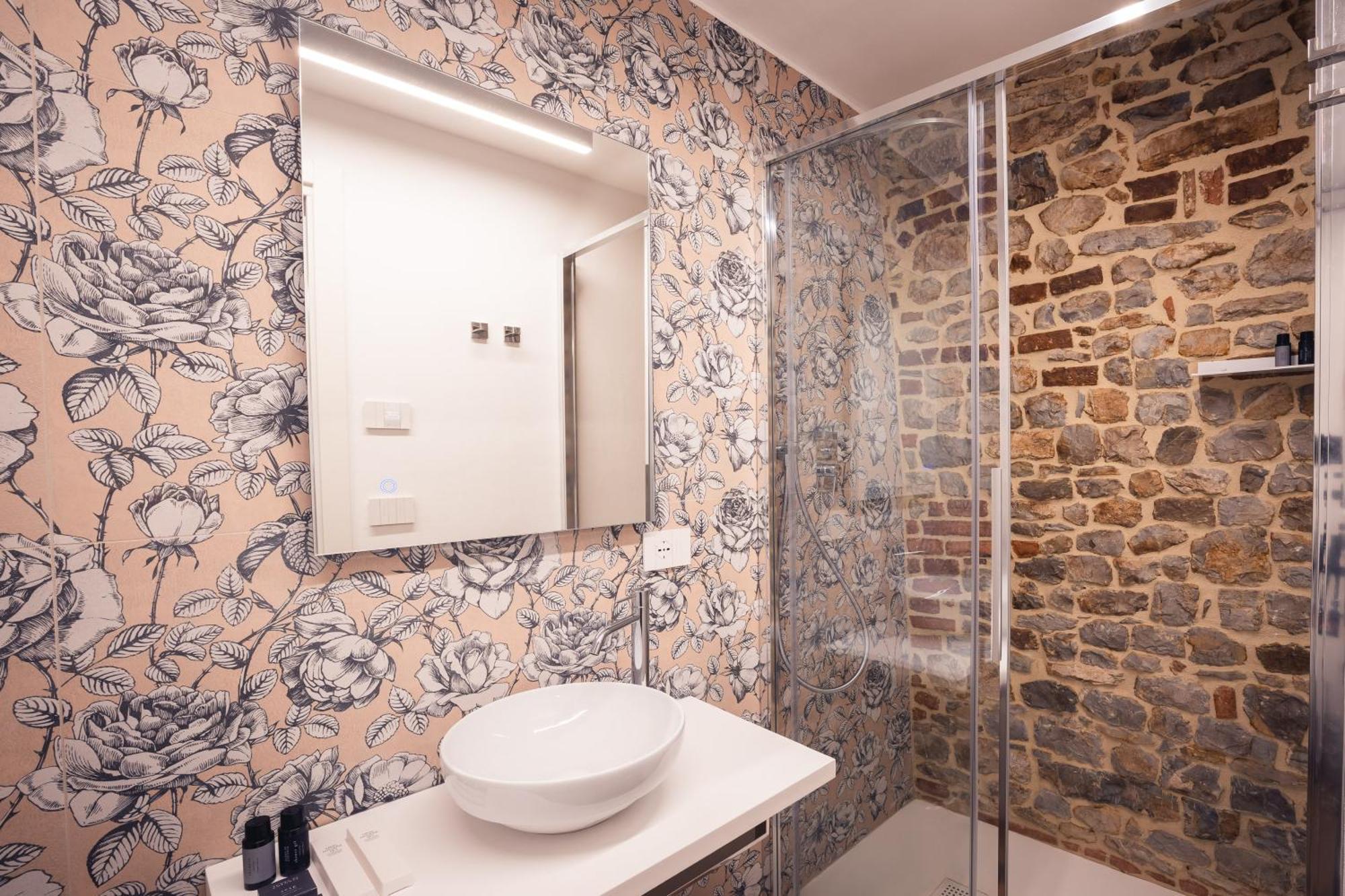 Suite Design & Spa Лучиняно Екстериор снимка