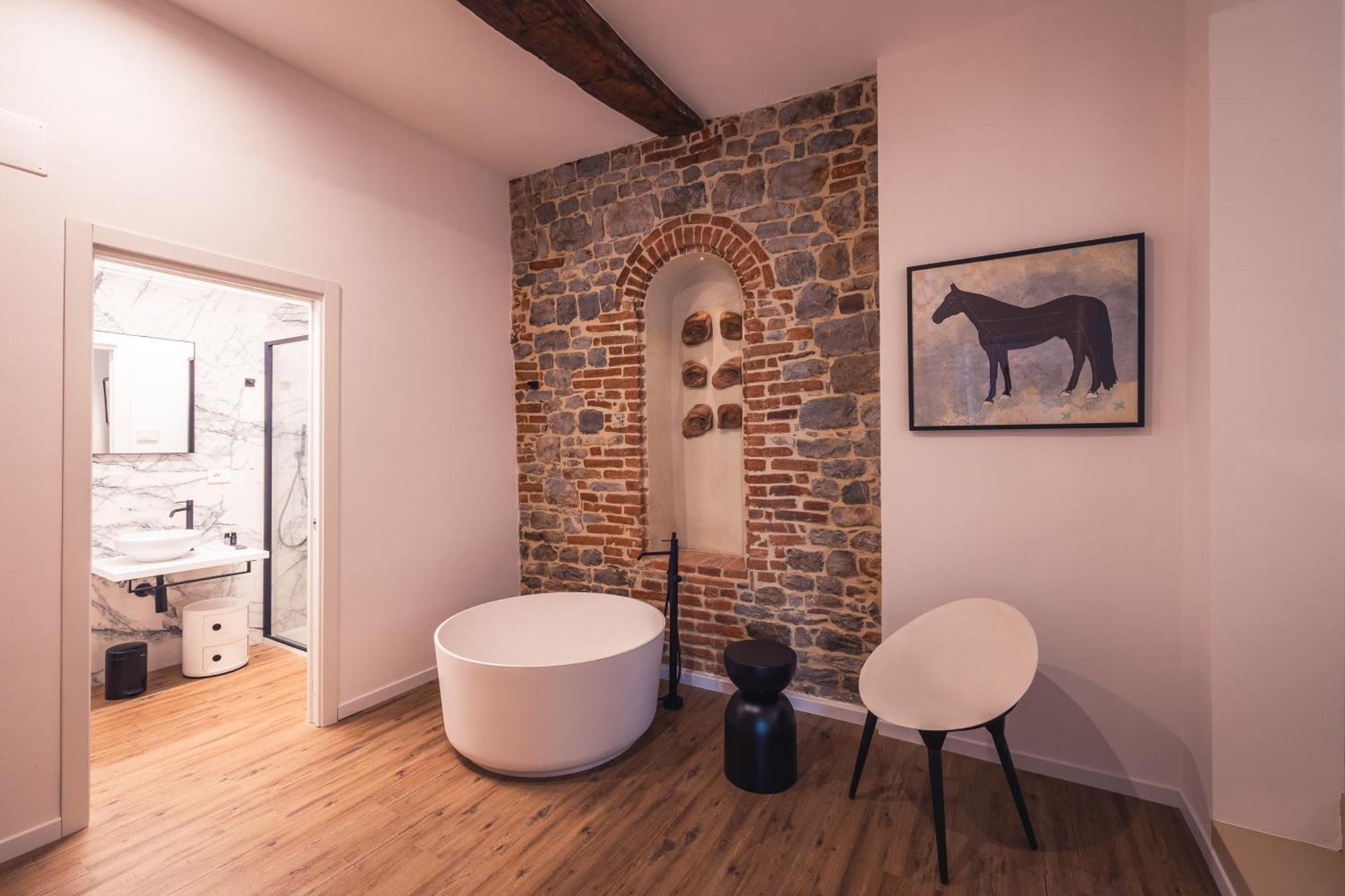 Suite Design & Spa Лучиняно Екстериор снимка