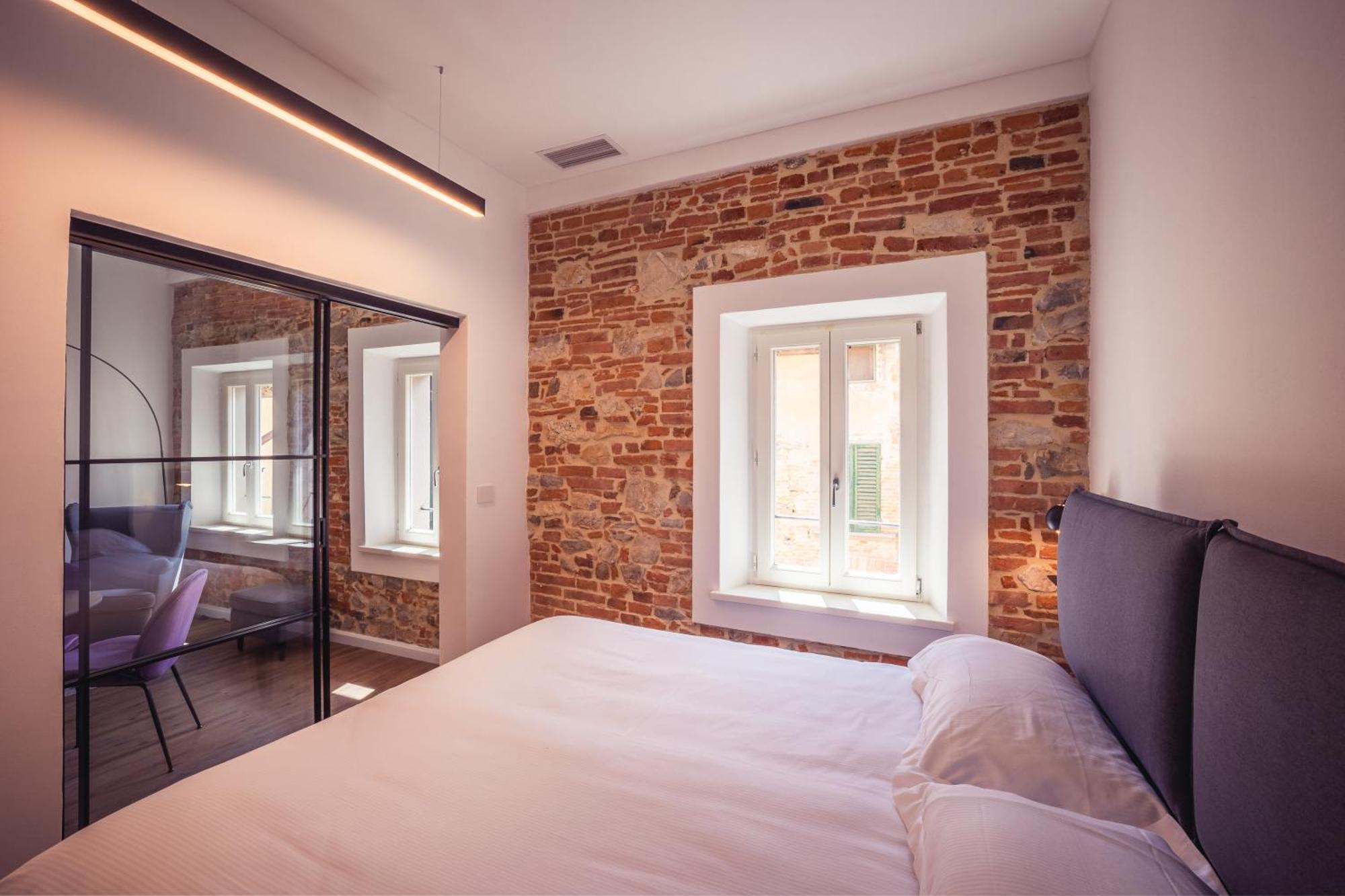 Suite Design & Spa Лучиняно Екстериор снимка